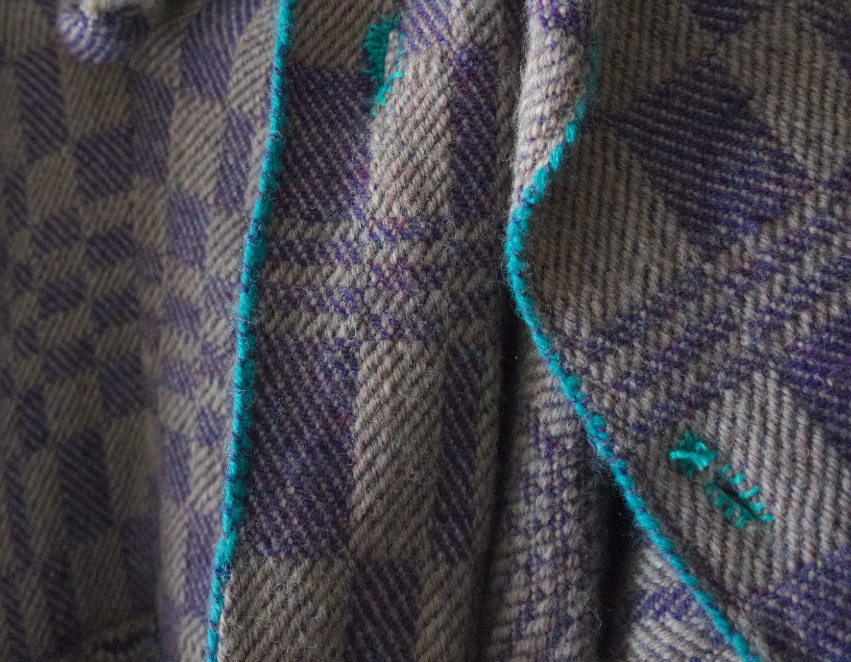 close-up of the distorted checkerboard pattern, where the twill turns direction at each edge