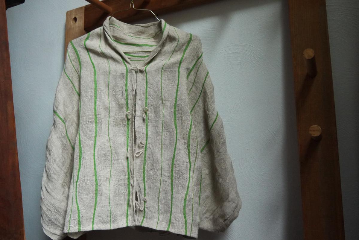 loosely structured shirt on a hanger, with characteristic ondule cells of closer and looser density